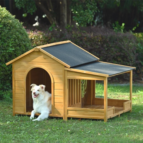 Große Hundehütte aus Holz mit Veranda